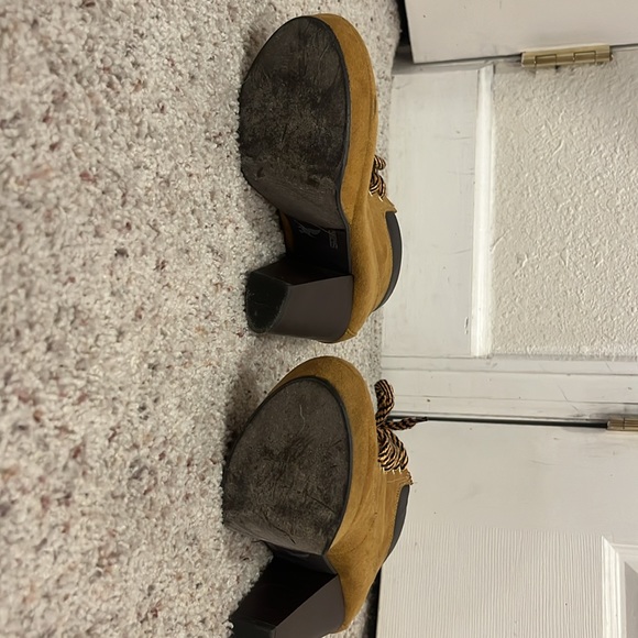 Women heeled “work boots” - Picture 6 of 6